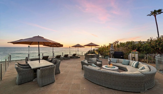 Location direct beach access stroll to main beach swim kayak+