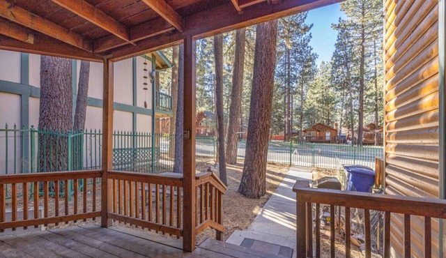 Log Haus|Rustic Log Cabin steps to Snow Summit!