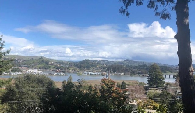 Lovely and Quiet suite with GORGEOUS VIEWS-10 min to Golden Gate Bridge