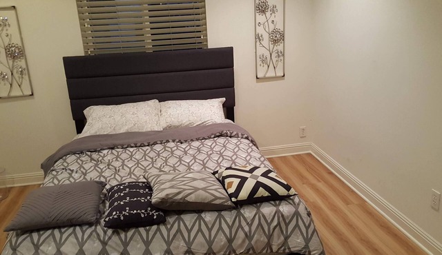Lovely Master bedroom Suite & fast WIFI by West LA (private room)