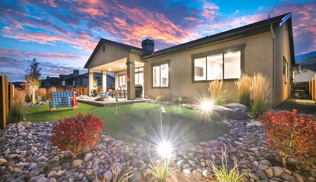 Luxe 1-Level Home | Family-Friendly | Lush Yard | Steps to Hike & Golf