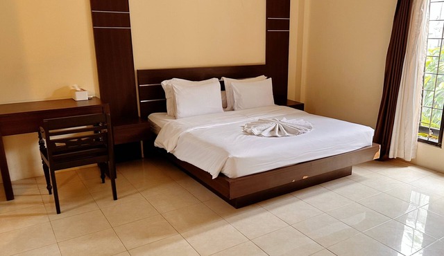 Luxurious 3-bdrm villa in Bali pool, AC near Seminyak Beach, food and shopping