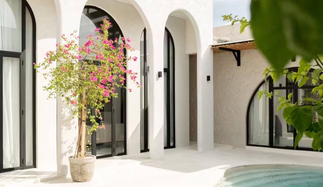 Luxurious 3 BR villa, 100 meters from the Beach