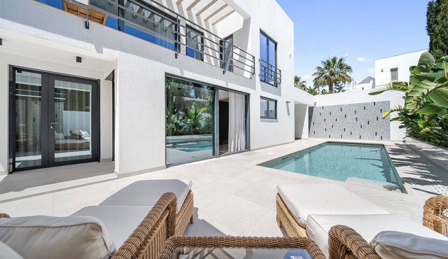 Luxurious Beachfront villa