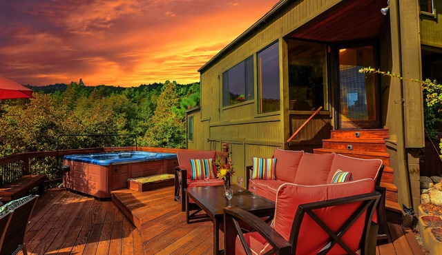 Luxurious Home With Spectacular Views, Spa & Ping Pong Table