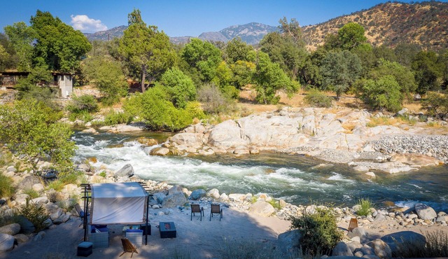 Luxurious riverfront property close to Sequoia National Park