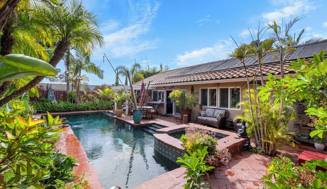 Luxurious Tropical Retreat w/Pool and Hot Tub