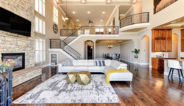 Luxurious Villa at the Hill - Stunning City Skylights