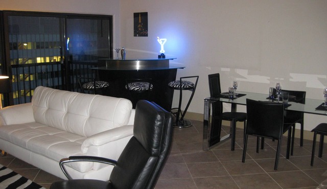 Luxury 12th Floor Downtown Condo Capitol View 31 night minimum stay