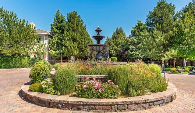 Luxury 1BR Condo – Resort Amenities & Mountain Views – 3-Month Minimum