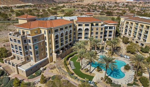 Luxury 1BR Stay – Pool, Kitchenette, Village!