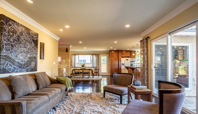 Luxury 4 Bedrooms, 3 bathrooms, Vacation and Business, Walk to Harker School