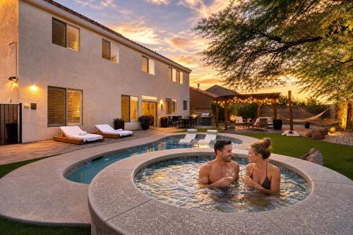 Luxury and Harmony in a 6BR Dream Villa; Pool, Hot Tub, Game room, Near the Las Vegas Strip