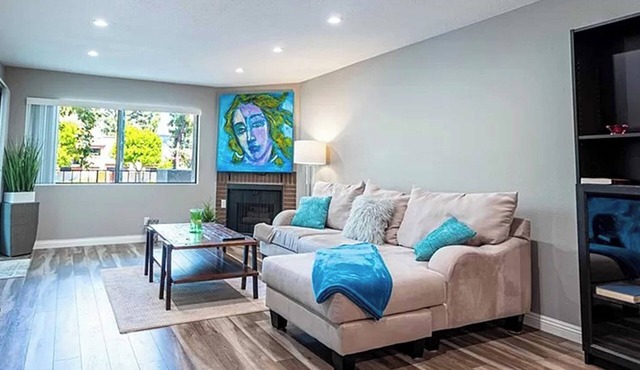 Luxury apartment in woodland hills