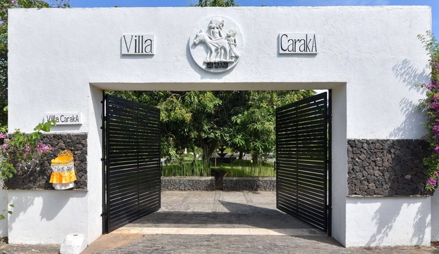 Luxury Beach Front Villa with large garden, private pool, staff and free Wi-fi