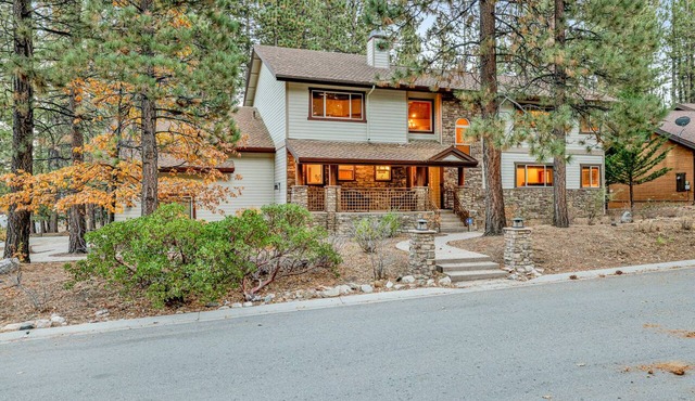 Luxury Big Bear Cabin | Walk to Snow Summit & Hiking Trails | Book Now