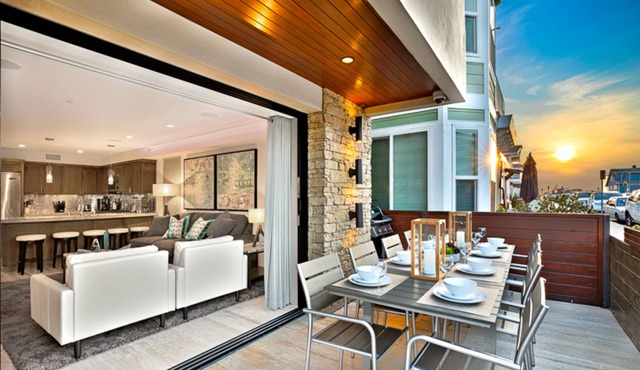Luxury Compound - Sleeps 18, 2 Hot Tubs, Rooftop Deck & Ocean Views