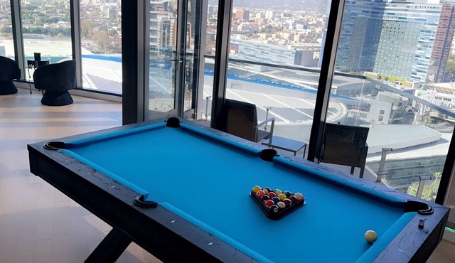 Luxury DTLA Sky Rise with City View, 2 BDR, with Pool Table & Balcony