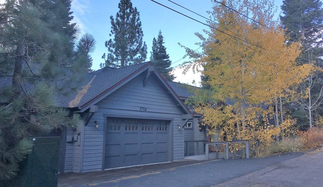 Luxury Family & Group Gathering: 2 Living Rooms, Hot tub, Game Room, EV Charger