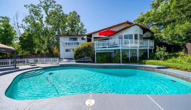 Luxury Home with Mount Shasta Views, Pool and Spa
