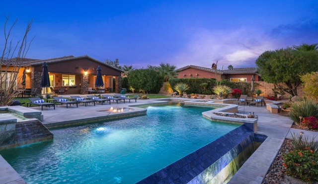Luxury lakefront desert home w/private pool, pool spa, putting greens