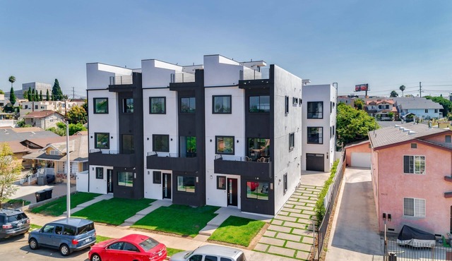 Luxury Modern 4 Bed 3 Bath Home with Rooftop Deck #4