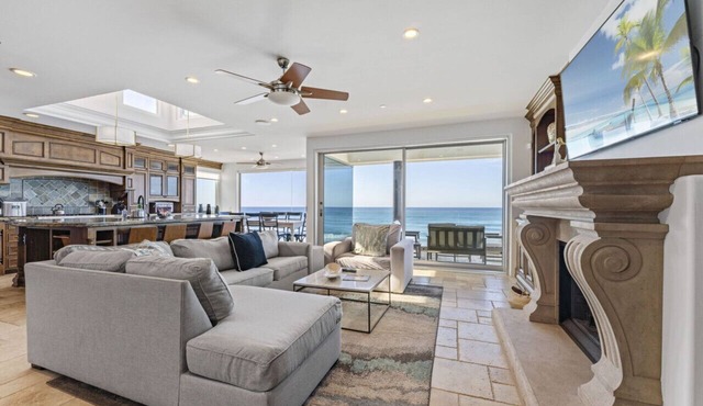Luxury Oceanfront Villa w/Resort Style Roof Decks