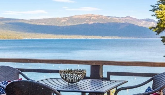 Luxury Re-modeled Lake Front, Stunning Views - Private beaches, piers, hiking