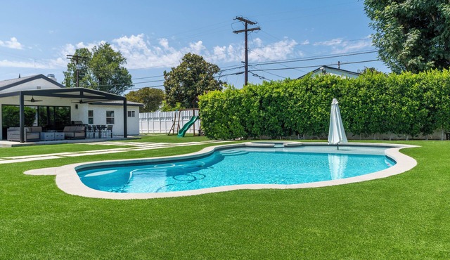 Luxury Summer Getaway in Encino