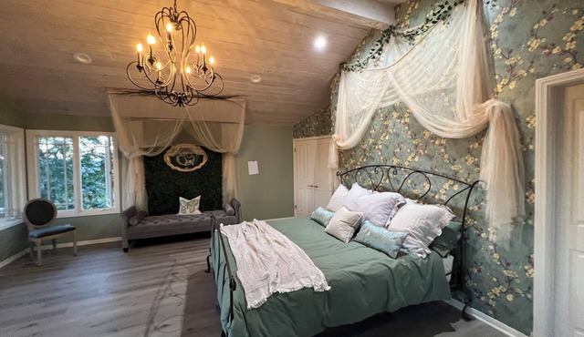 Luxury vacation home, beautiful decor and views! natures 20 acre villa