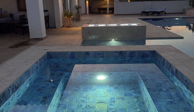 Luxury villa 5 bed 3 bath with infinity pool/hot tub, games area. Sleeps 10