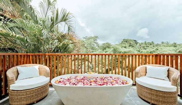Luxury Villa Overlooking to River and Jungle - Indah 4