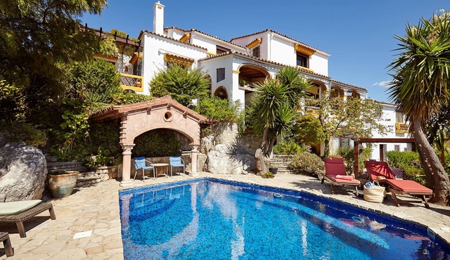 Luxury villa with large garden and private pool in a quiet corner of Gaucin