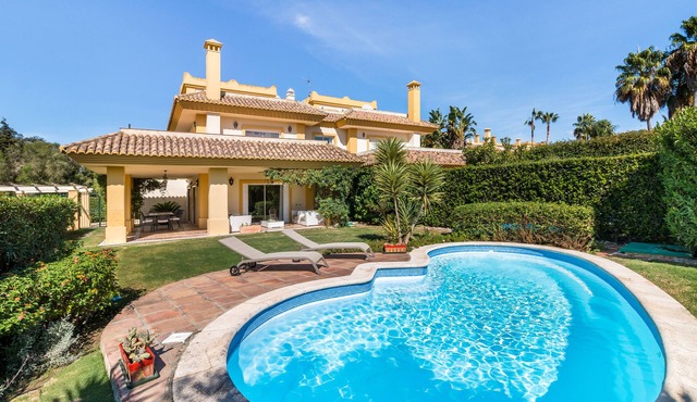 Luxury villa with private pool in San Roque Golf Resort