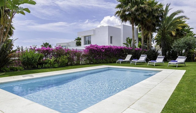 Luxury villa with private pool & sea views Río Real