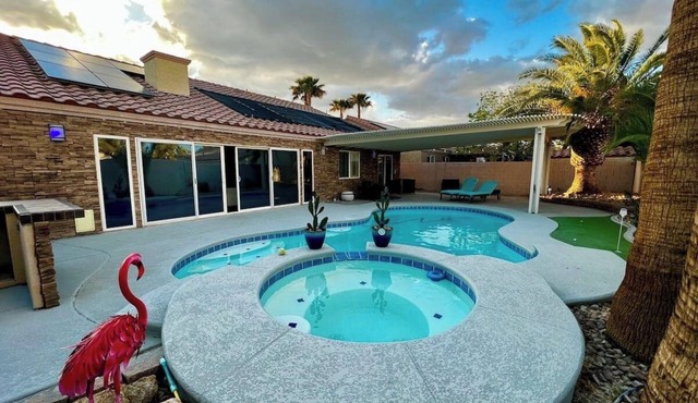 LV2 Dreamy Vegas Backyard Oasis with Resort Pool & Spa!