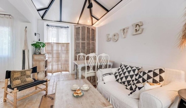 Magnificent 3-bedroom Andalusian family villa near the beach and Puerto Banús