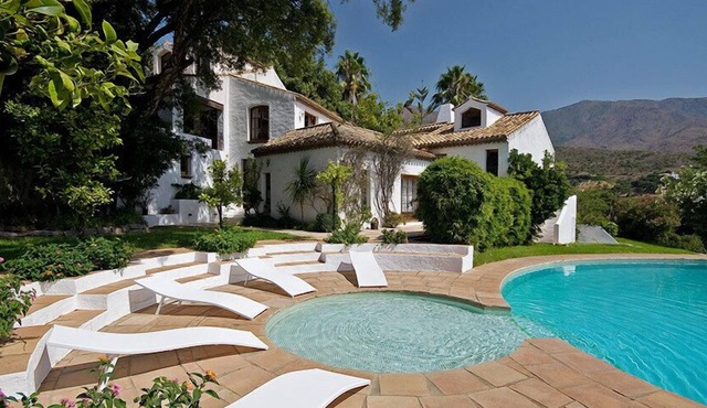 Magnificent villa with gardens and pool, near coast in Andalucia, Costa del Sol