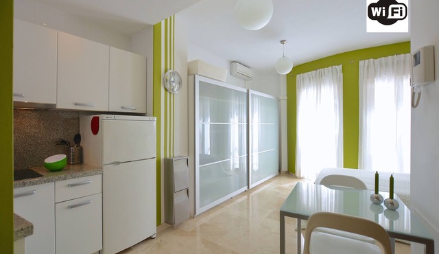 Malaga: Quiet, cosy studio