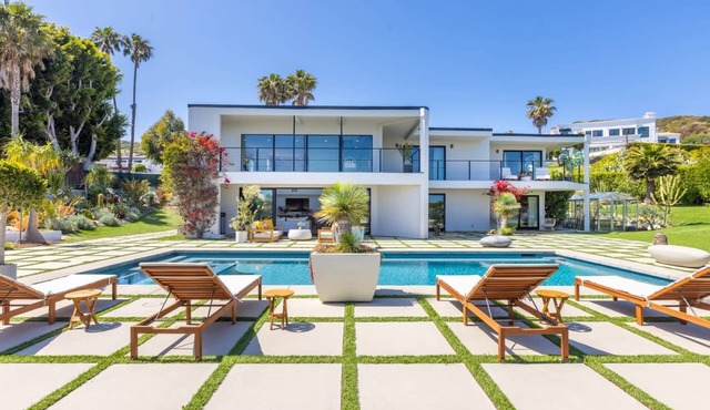 Malibu Luxury 4 BR Home w Pool and Ocean Views
