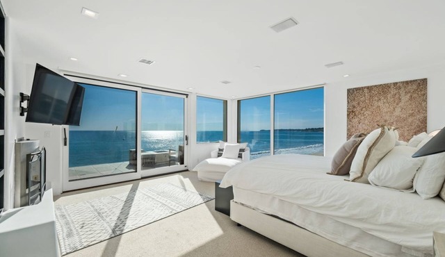 Malibu Rd Beach Bunker - Lg Beach House on Dry Beach w/Hi Ceiling & 3 Balconies