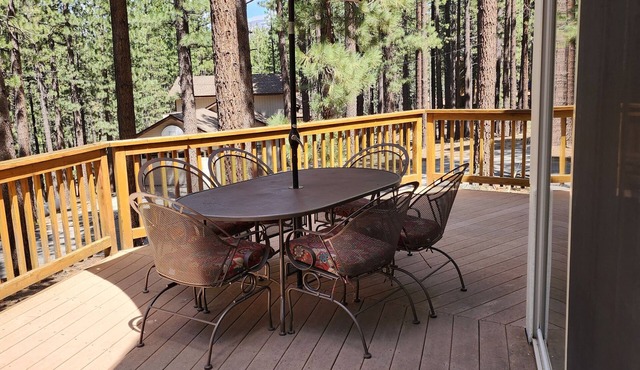 Markleeville with a Hunting Lodge Feel!