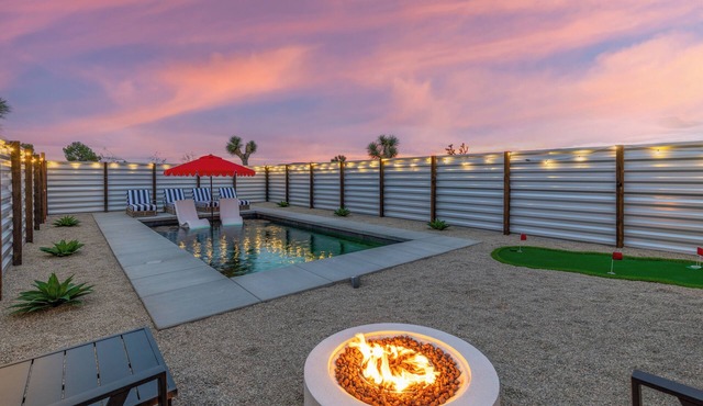 MARS HAUS - Heated Pool & Outdoor Movie Projector