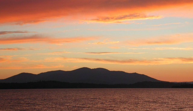Marvelous 4-bedroom villa with AC in charming Chester. Lake Almanor Home