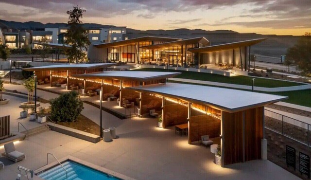 Master BR with Bath In Beautiful Resort-Style