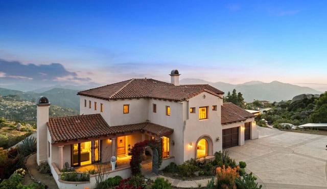 Mediterranean Haven with Views in Escondido