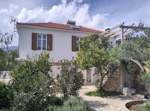 Metropolis Villa in Vathi