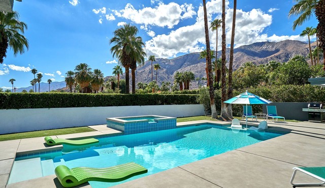 Mid Century Modern Gated Old Las Palmas Pool/Spa Mountain Views Pet Friendly