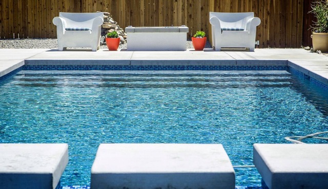 Mid Mod Bungalow with Amazing Saltwater Pool, Spa, Peaceful and Desert Views