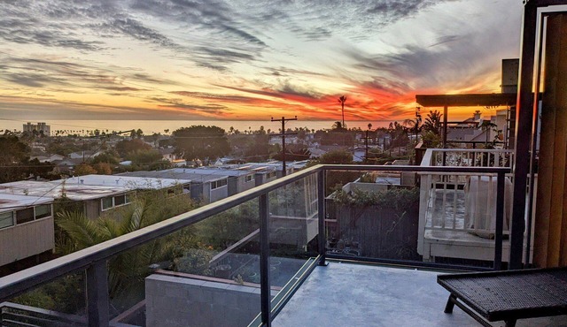 Million Dollar Views, 900 ft of Decking with Fire Table, Walk to Beach/Shops